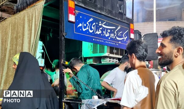 شهر در مسیر غدیر؛ موج شادی در مهمانی ۱۰ کیلومتری