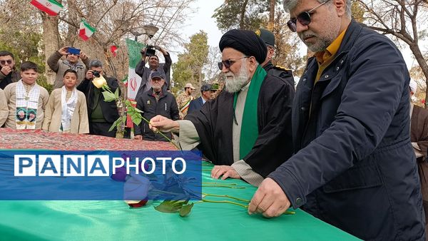 اجتماع مردم بصیر و انقلابی نیشابور در آغاز دهه فجر