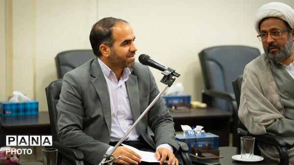 بیعت  اعضای شورای دانشگاه آزاد اسلامی استان البرز با سومین رهبر انقلاب اسلامی