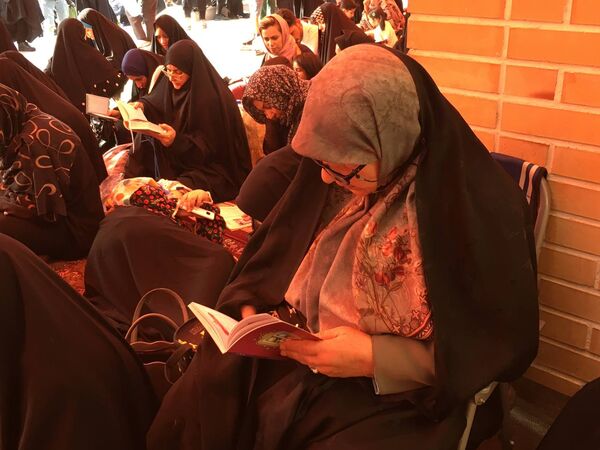 برپایی مراسم دعای عرفه در گلستان شهدای اصفهان
