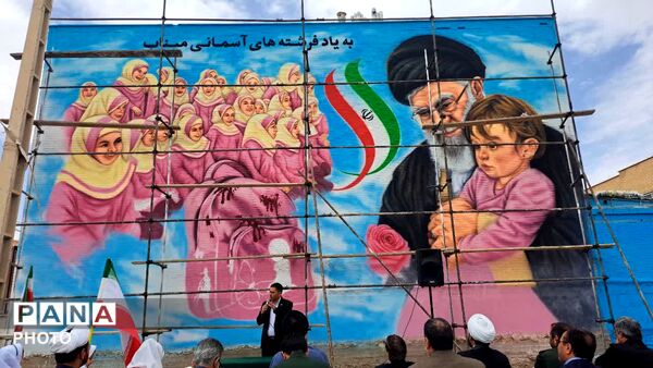 آیین اهتزاز پرچم امام رضا(ع) و رونمایی از دیوارنگاره کودکان میناب در شهر کهک