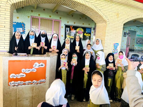 تجلیل از دانش‌آموزان محجبه 