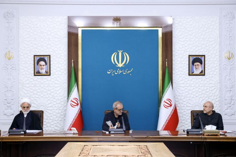اتخاذ تمهیداتی برای تامین پایدار کالاهای اساسی بدون کمترین کاستی