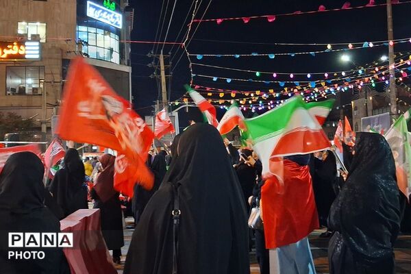 تجمع مردمی رباط کریم با اجرای سرود و سخنرانی