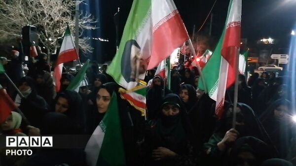 تجمع شبانه مردم ولایت مدار وانقلابی در حسینیه شهدای شهر بار