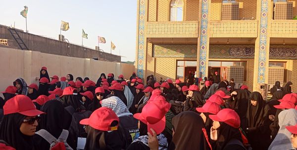 حضور پر شور مردم امام حسینی در پیاده روی اربعین