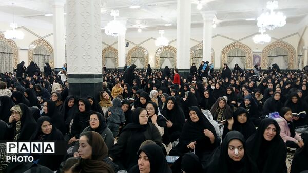 مردم کاشمر در زیارتگاه شهید مدرس قرآن بر سر گرفتند