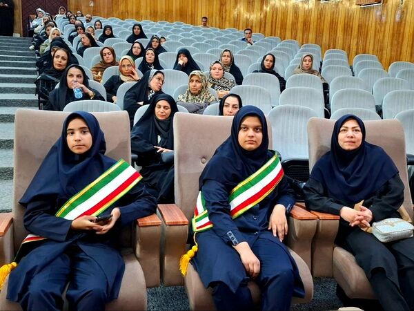 انتخابات اعضای انجمن اولیا و مربیان دبیرستان دخترانه انقلاب ناحیه دو