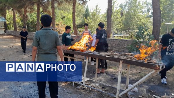 خودکفایی در آشپزی؛ دانش‌آموزان جوجه را از زغال تا سفره رساندند
