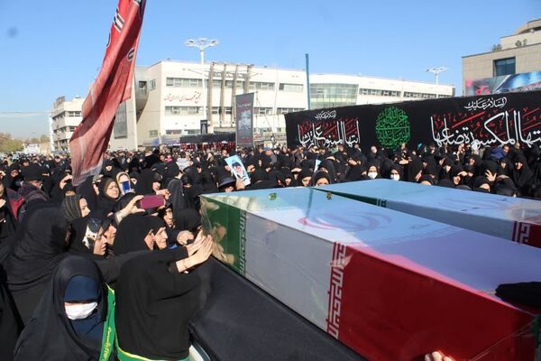 بدرقه پیکر مطهر ۱۳ شهید گمنام در اجتماع عظیم فاطمیون مشهد