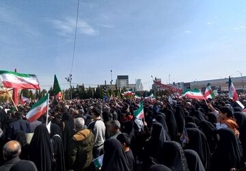 تشییع پیکر مطهر شهید اسماعیل آزادگرمی در عنبرآباد
