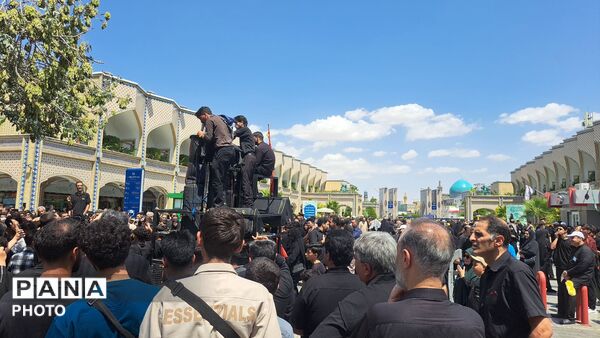 خیابان‌های منتهی به حرم، مملو از زائران رضوی
