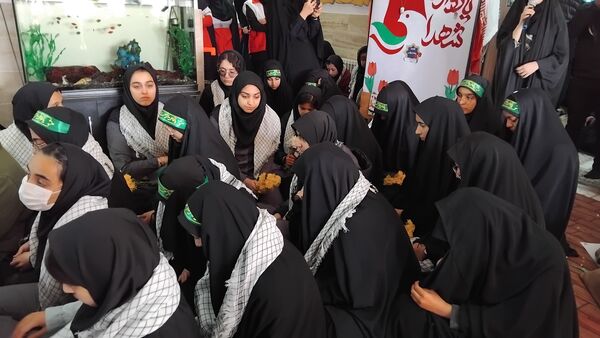 میهمان آسمانی در آغوش مدرسه ما
