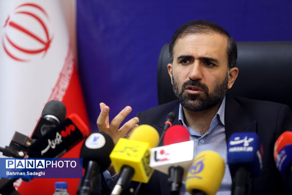 نشست خبری دبیرکل اتحادیه انجمن‌های اسلامی دانش‌آموزان