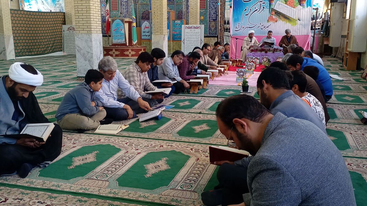 ماه مبارک رمضان ماه قرآن است 