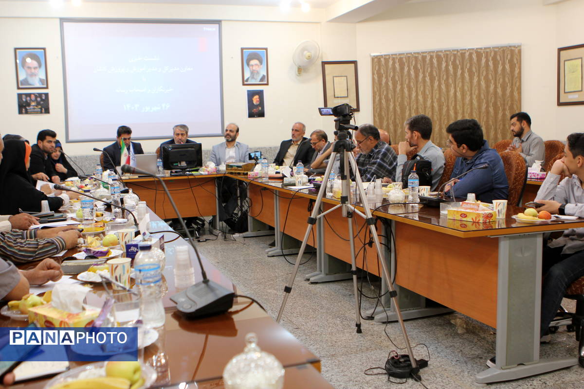 نشست خبری معاون مدیرکل و مدیر آموزش‌و‌پرورش کاشان با اصحاب رسانه