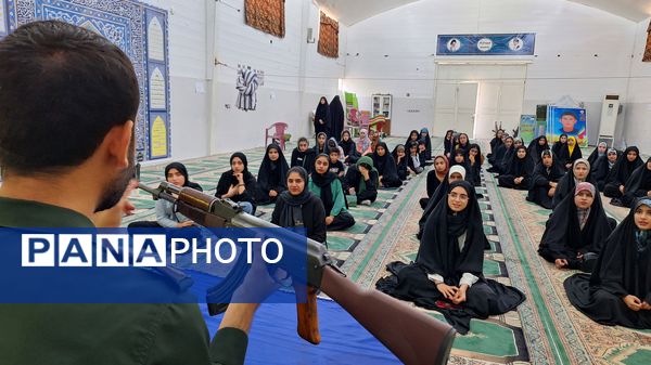 برگزاری کلاس سلاح شناسی ویژه دختران در شهرستان لنده
