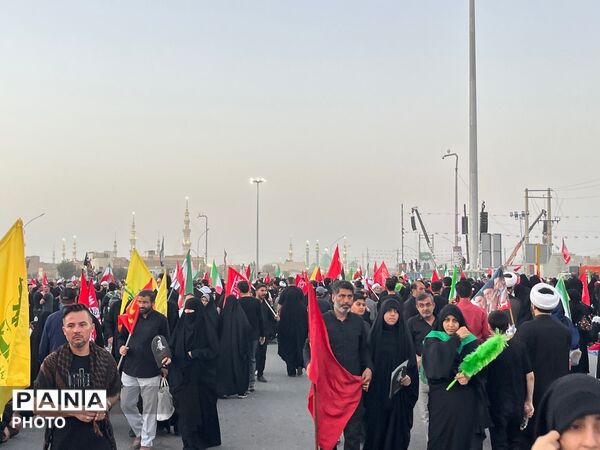  حضور پرشور مردم در وداع و تشییع رهبر انقلاب 