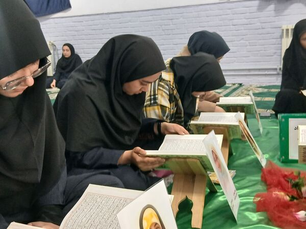 محفل انس با قرآن در دبیرستان دخترانه فاطمیه 