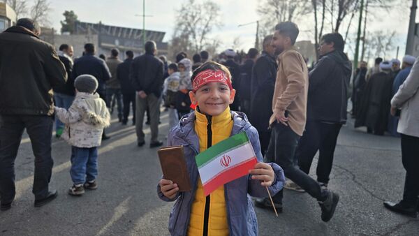 مردم نظرآباد، به فرمان رهبر انقلاب لبیک گفتند