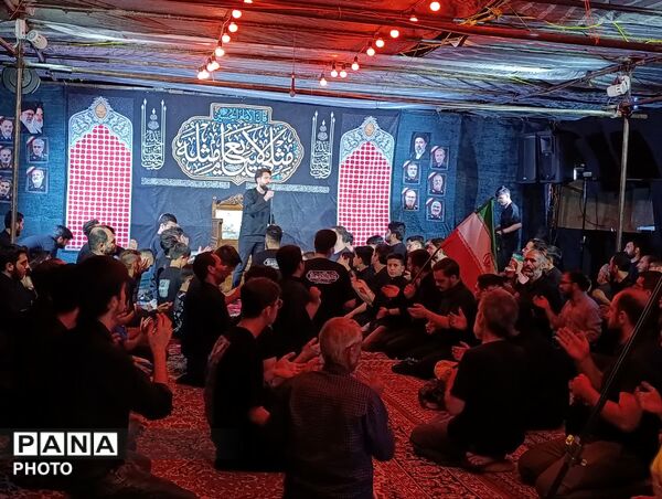 جلوه‌هایی از تجمع میدان امام خمینی(ره) قم در دومین شب محرم