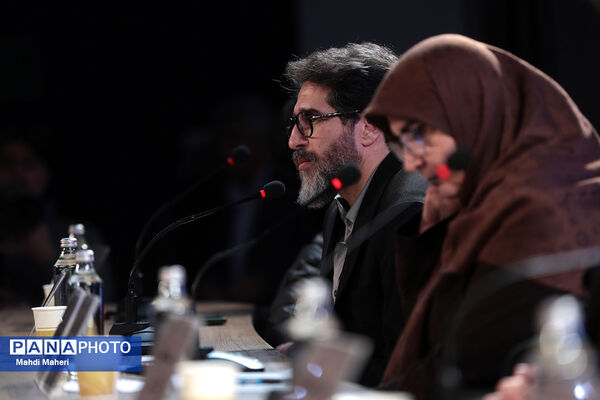 نشست نقد و بررسی فیلم «بیلبورد» در چهل و چهارمین جشنواره ملی فیلم فجر
