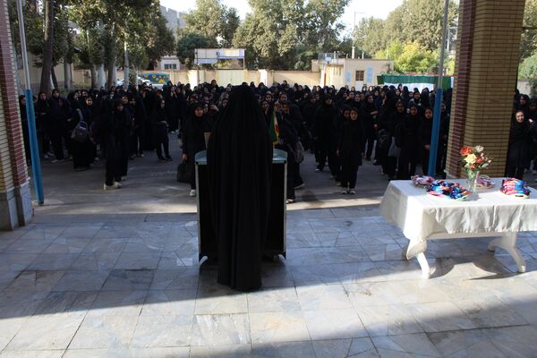 نواختن زنگ مهر و زنگ نماز و ایثار و شهادت در دبیرستان  دخترانه شاهد غرویان