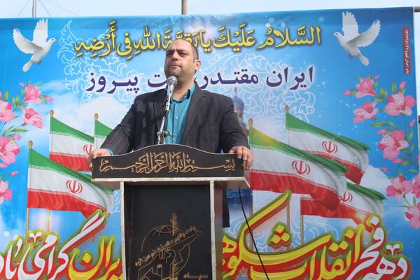 حماسه‌آفرینی فرهنگیان و دانش‌آموزان کهنوجی در جشن سالگرد انقلاب اسلامی