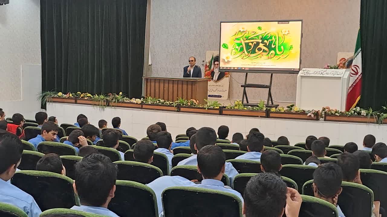 نوجوانی دوران طلایی عمر انسان است