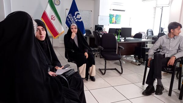 حضور دانش‌آموز خبرنگاران پانا شهرستان‌های تهران در مناظره و نشست انتخاباتی ر‌أی‌اولی‌ها