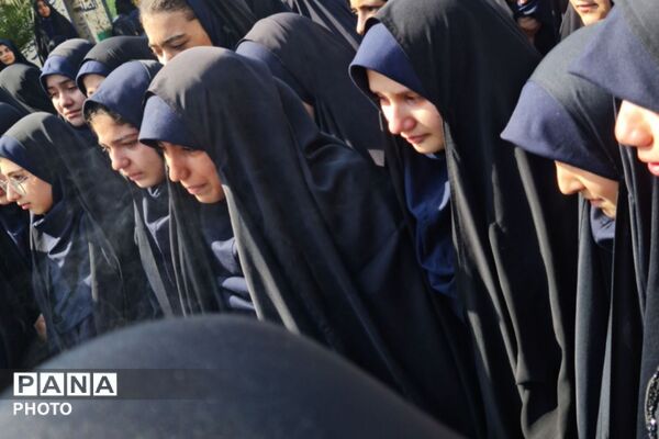 دانش‌آموزان مدرسه شاهد مشکوة نور و وداع با شهید گمنام