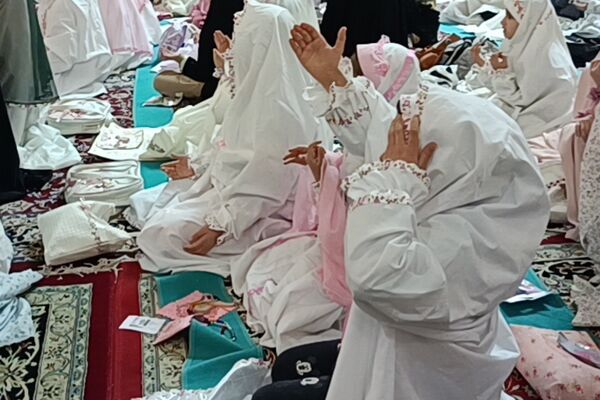 برگزاری جشن ۱۰۰۰ دانش‌آموز دختر روزه اولی در شیراز