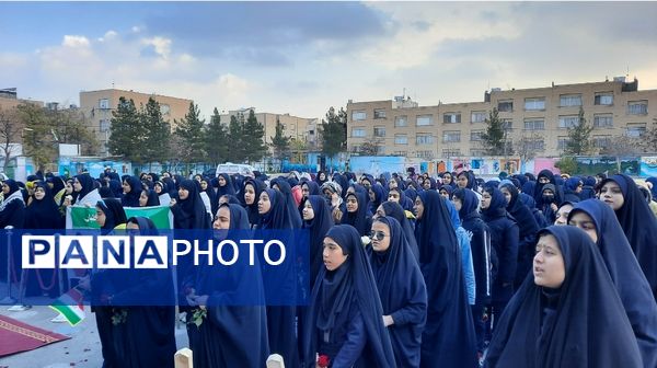 وداع دانش‌آموزان دبیرستان فرهنگیان ناحیه ۷ با شهید گمنام 