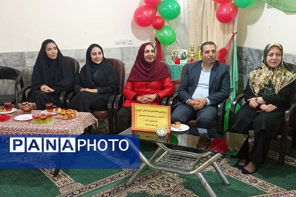 از سنت تا خلاقیت، برگزاری نمایشگاه صنایع دستی یلدا در دبیرستان توحید یک