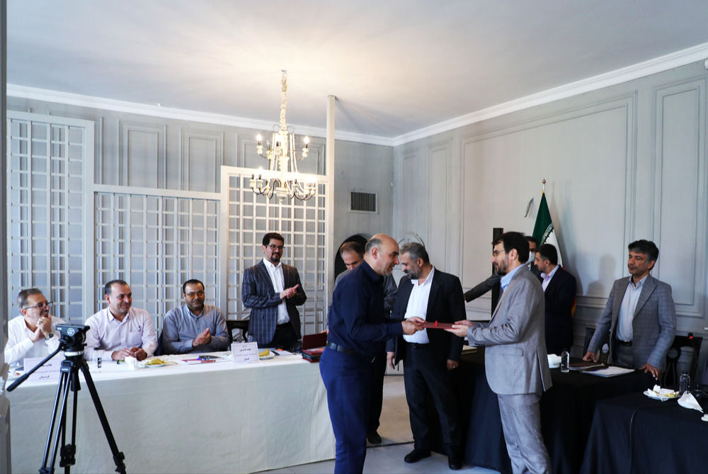 کسب رتبه اول اداره آموزش وپرورش استثنایی استان خراسان رضوی درارزیابی سالیانه ادارات آموزش وپرورش استثنایی کشور 
