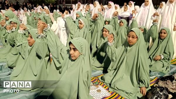 طلیعه بندگی خالق مهربان در جشن تکلیف دختران منطقه ۱۰
