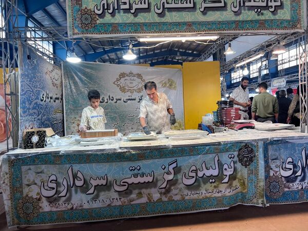 سوغاتی‌سرای شهرکرد در نمایشگاه بین المللی برپا شد
