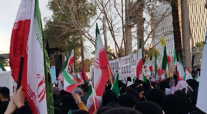 دانش آموزان کرمانی به خونخواهی همکلاسی های شهیدشان پرداختند