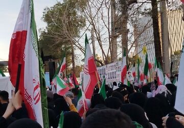 دانش آموزان کرمانی به خونخواهی همکلاسی های شهیدشان پرداختند