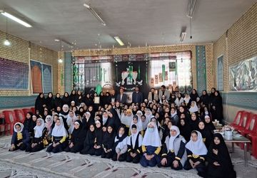 «لاله‌های روشن»،در دبستان الهام بروجن 