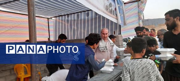 پذیرایی از زائران اربعین حسینی در مواکب پل سیمره ورودی شهرستان هلیلان 