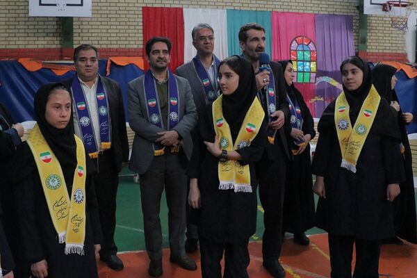 بهارستان دو صحنه همفکری، همدلی و همکاری پیشتازان در همایش یاوران انقلاب