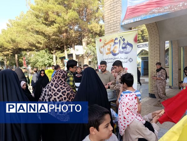 غبارروبی مزار شهدا توسط مسئولین شهرستان نیشابور انجام شد 