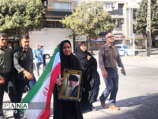 هم‌قدم با خانواده به یاد حماسه‌سازان دفاع مقدس