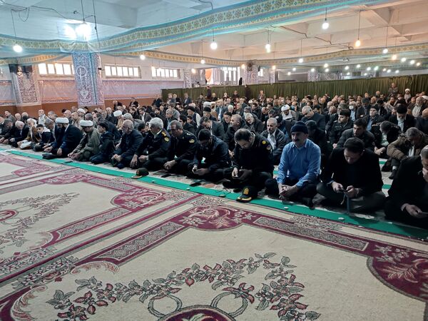 تجلیل از حافظ کل قرآن، مدد جوی روشن دل در نماز جمعه
