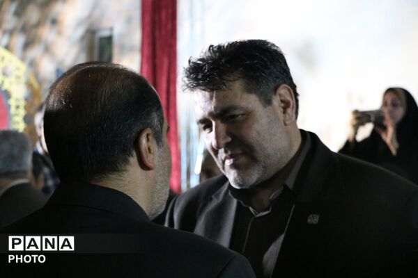 رونمایی از المان یادبود رهبر شهید در آموزش و پرورش ناحیه ۲ مشهد