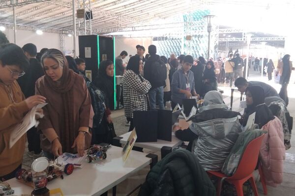 بازدید علمی مدرسه نرگس پردیس از پارک علم و فناوری