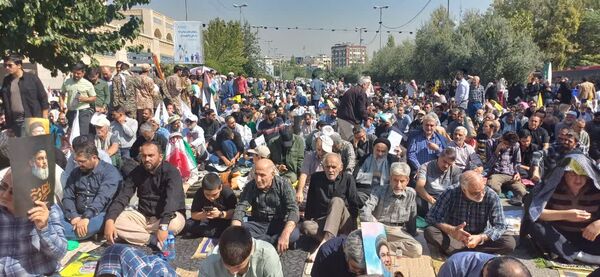 برگزاری نماز جمعه نصر به امامت رهبر معظم انقلاب اسلامی 