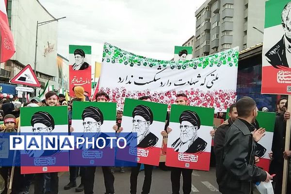 حضور اقشار مختلف مردم شهرری در راهپیمایی ۲۲ بهمن