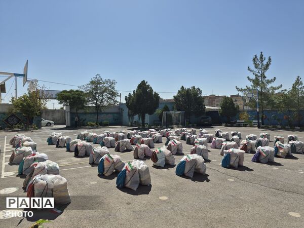 توزیع 3 هزار و 700 بسته نوشت‌افزار میان دانش‌آموزان نیازمند نیشابور